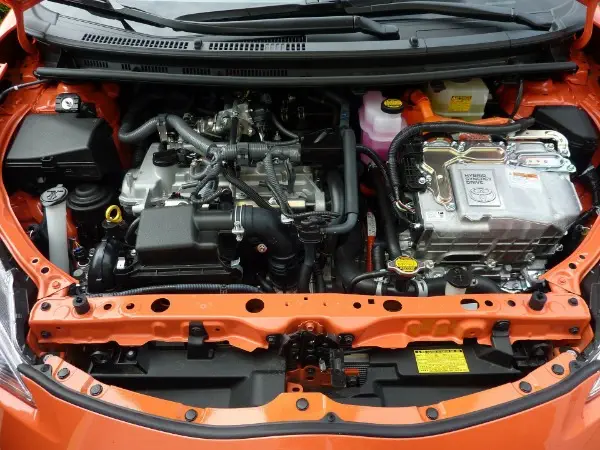 Hybrid vehicle engine